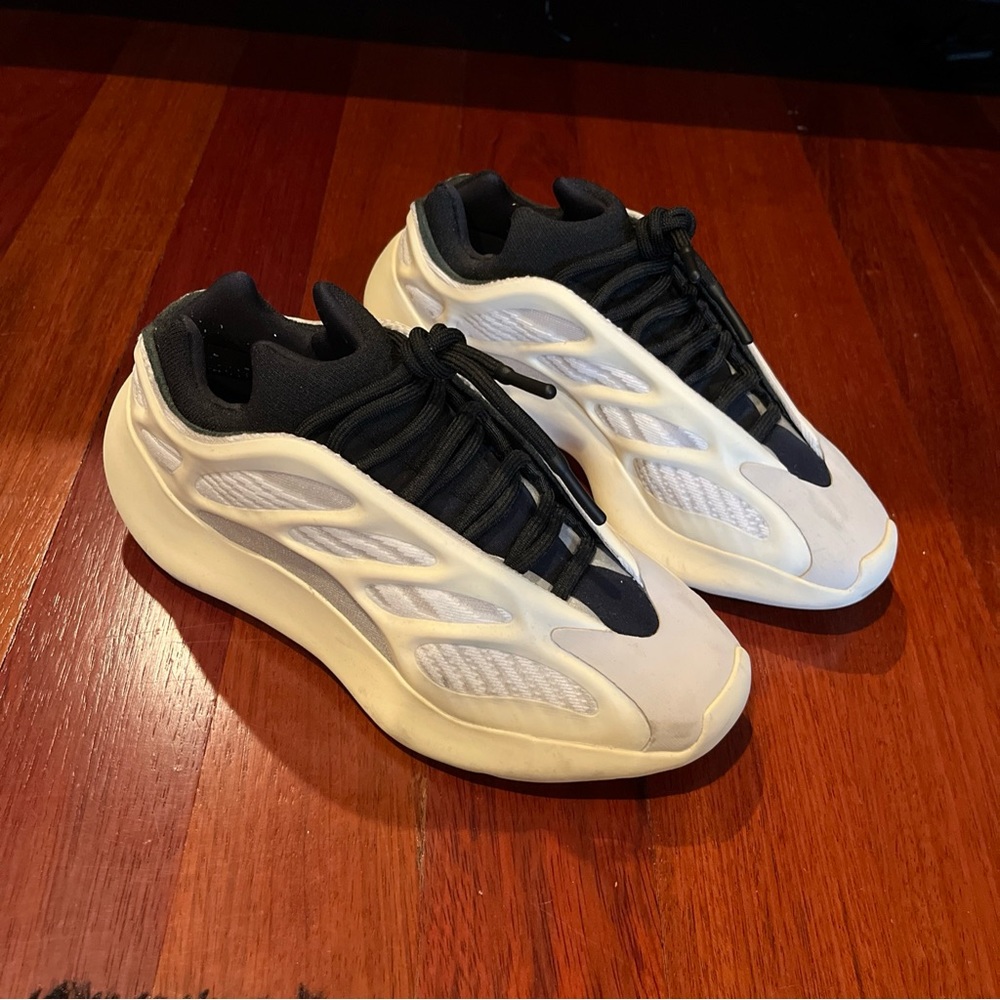 New used twice very clean comes with box